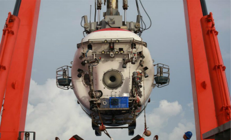 Chinese submersible Jiaolong descends to 4,811 meters