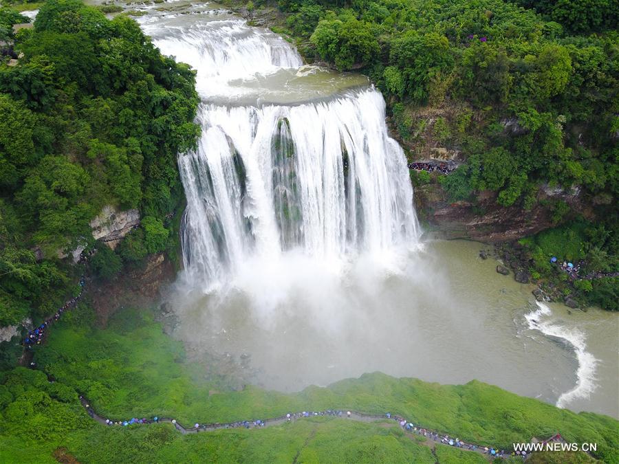Water level of Huangguoshu Waterfall rises due to heavy rainfall