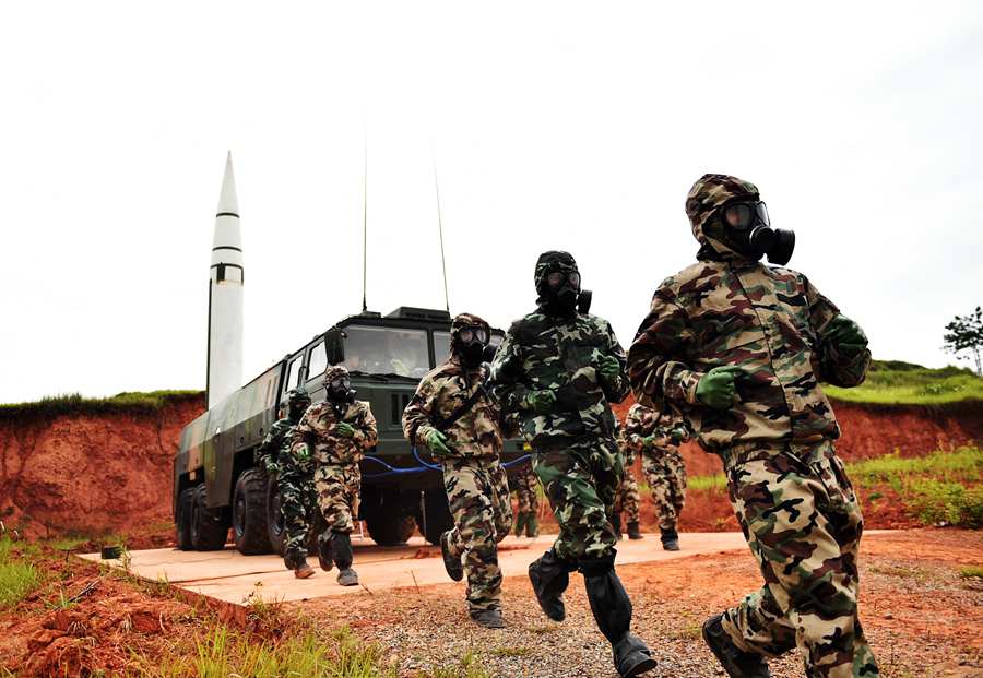 Soldiers erect DF-15 short-range ballistic missile system