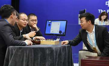 Chinese weiqi grandmasters team up against AlphaGo