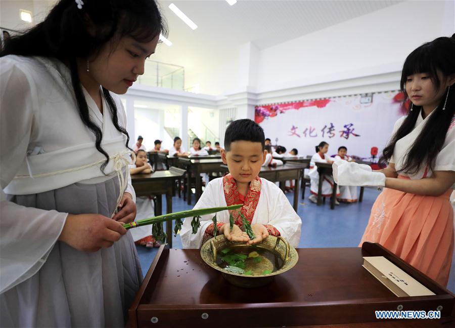 Folk custom activity in E China marks Dragon Boat Festival