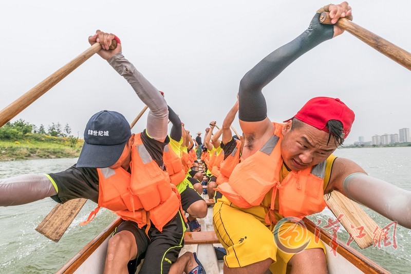 Bracing for dragon boat race