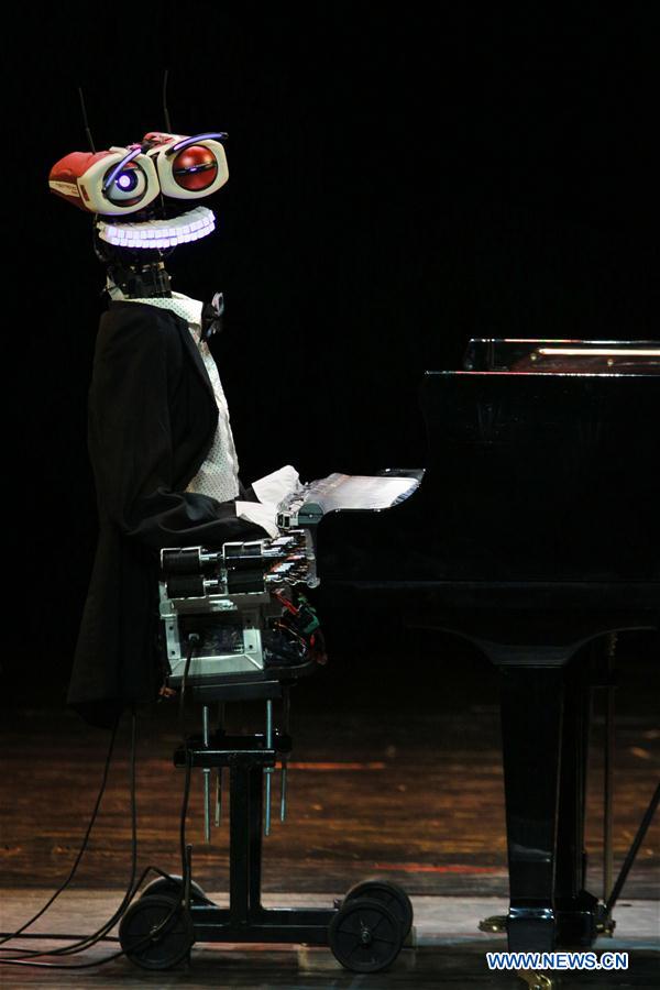 53-finger robot plays piano with Italian pianist in Tianjin