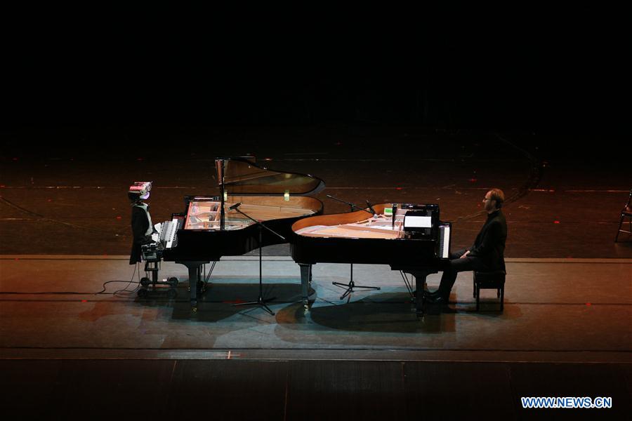 53-finger robot plays piano with Italian pianist in Tianjin