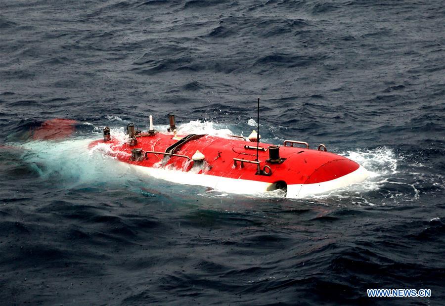 Chinese submersible Jiaolong dives in Yap Trench