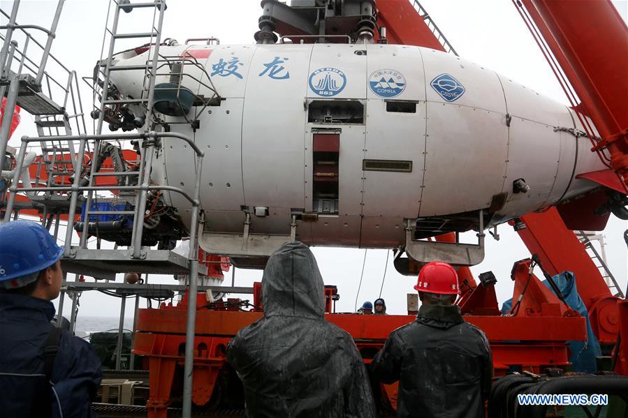 Chinese submersible Jiaolong dives in Yap Trench