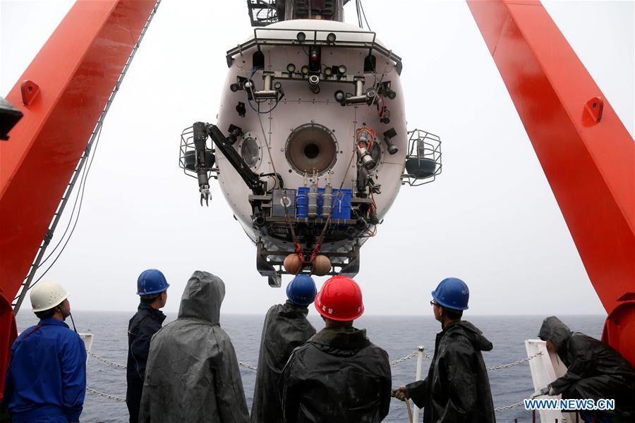 Chinese submersible Jiaolong dives in Yap Trench