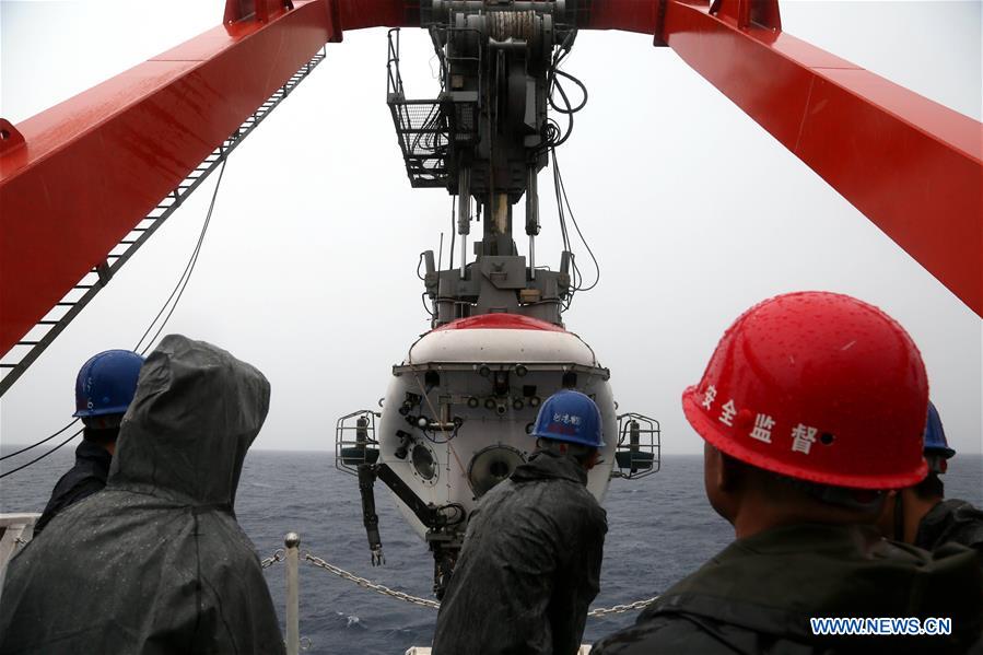 Chinese submersible Jiaolong dives in Yap Trench