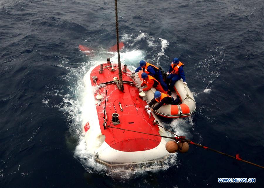 Chinese submersible Jiaolong dives in Yap Trench