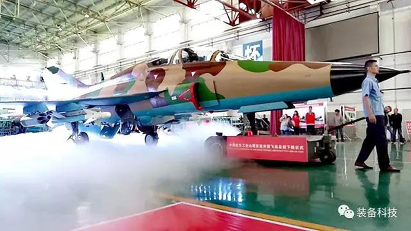 JL-9 jet rolls off assembly line for foreign trade