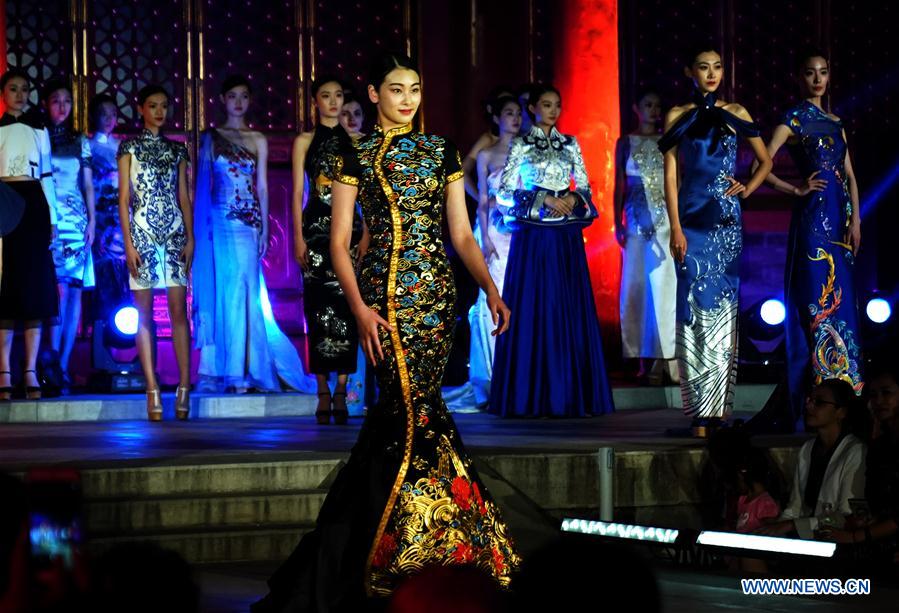 Creations of Suzhou embroidery presented in Beijing