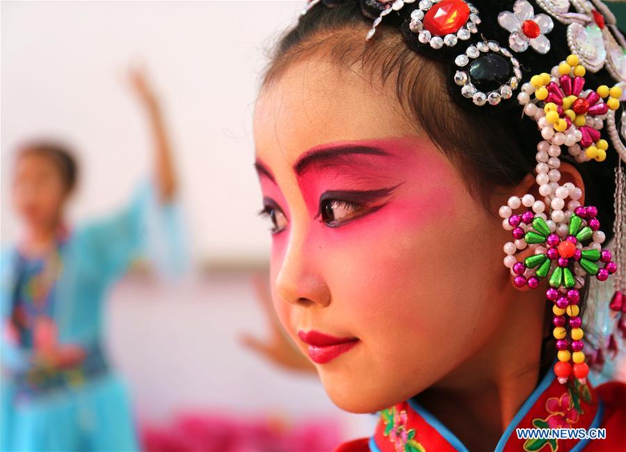 Pupils receive traditional culture education in N China's Hebei