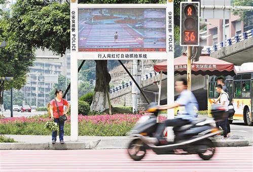 Chongqing installs face recognition system at pedestrian crossings