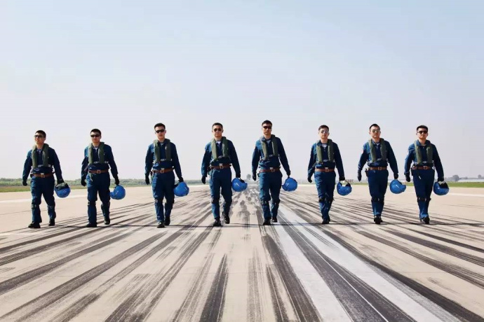 Chinese navy's first self-trained young pilots to conduct solo flights 