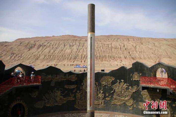 Temperatures on Xinjiang's Flaming Mountain hit 70 degrees Celsius