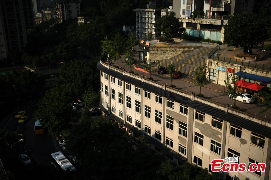 Chongqing building has a road on its roof