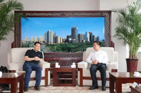 Li Yi meets Dr. Song Liang, expert in 