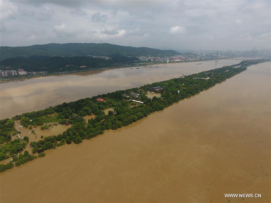 Water level of Xiangjiang River rises to record high
