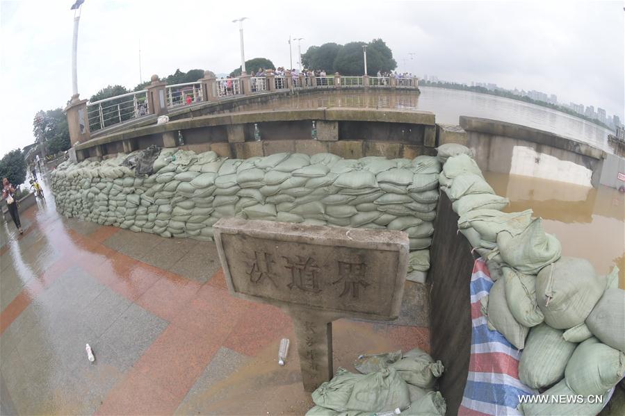 Water level of Xiangjiang River rises to record high