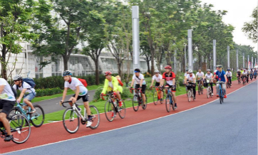Citizens join in fitness activity along Huangpu River in Shanghai