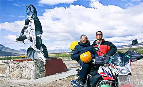 Octogenarian rides motorcycle to Lhasa
