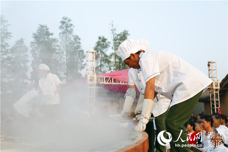 World's largest steamer unveiled in Hubei