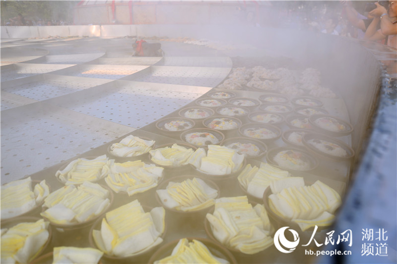 World's largest steamer unveiled in Hubei