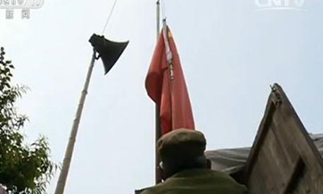 Veteran raises national flag for 20 years to express his gratitude