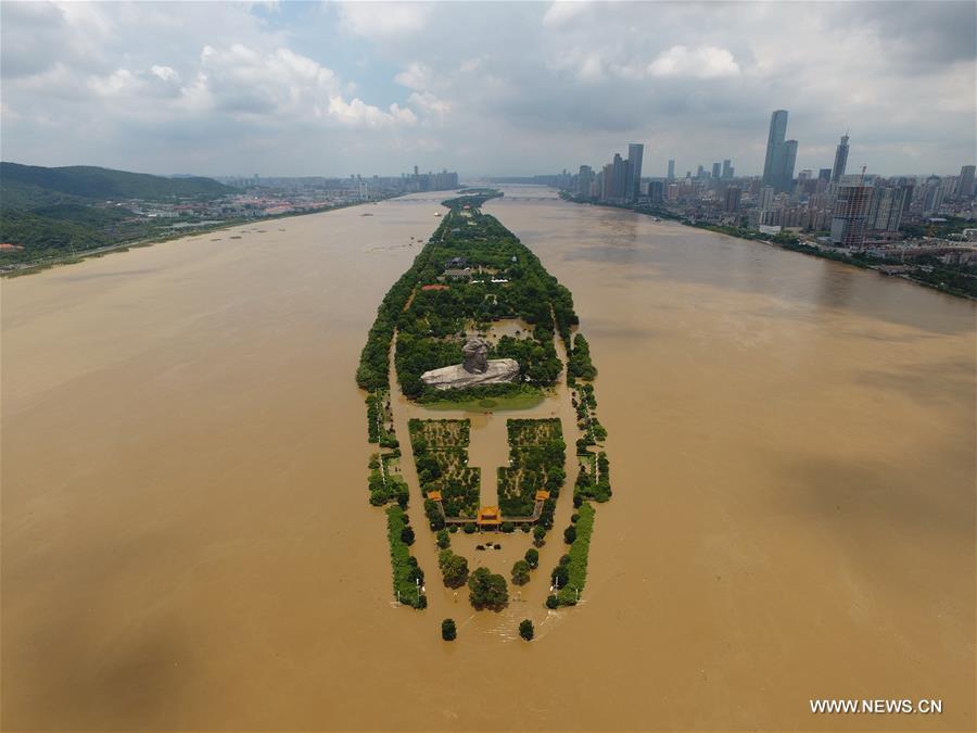 Water level in Changsha section of Xiangjiang River reaches record high