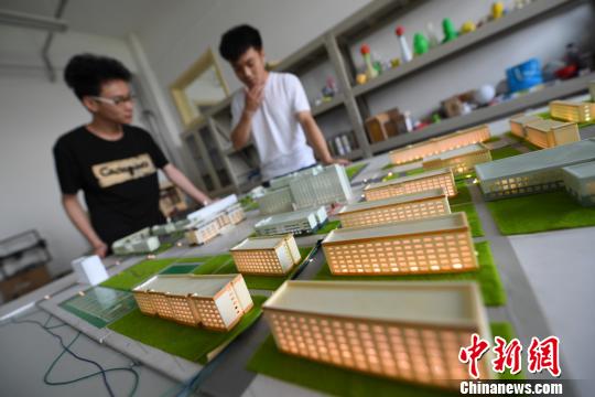 Graduates create 3D printed model of campus for alma mater