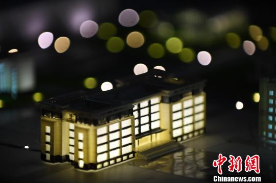 Graduates create 3D printed model of campus for alma mater