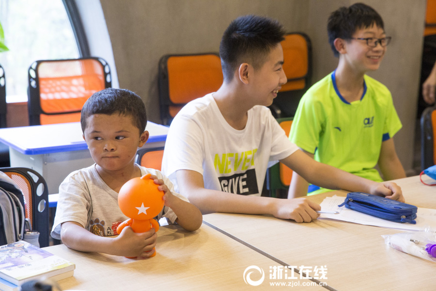 'Mini Jack Ma' takes summer classes in Hangzhou