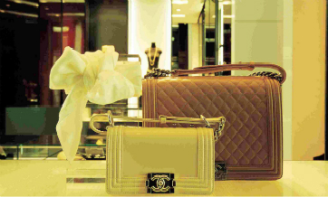 Luxury handbags for rent in China