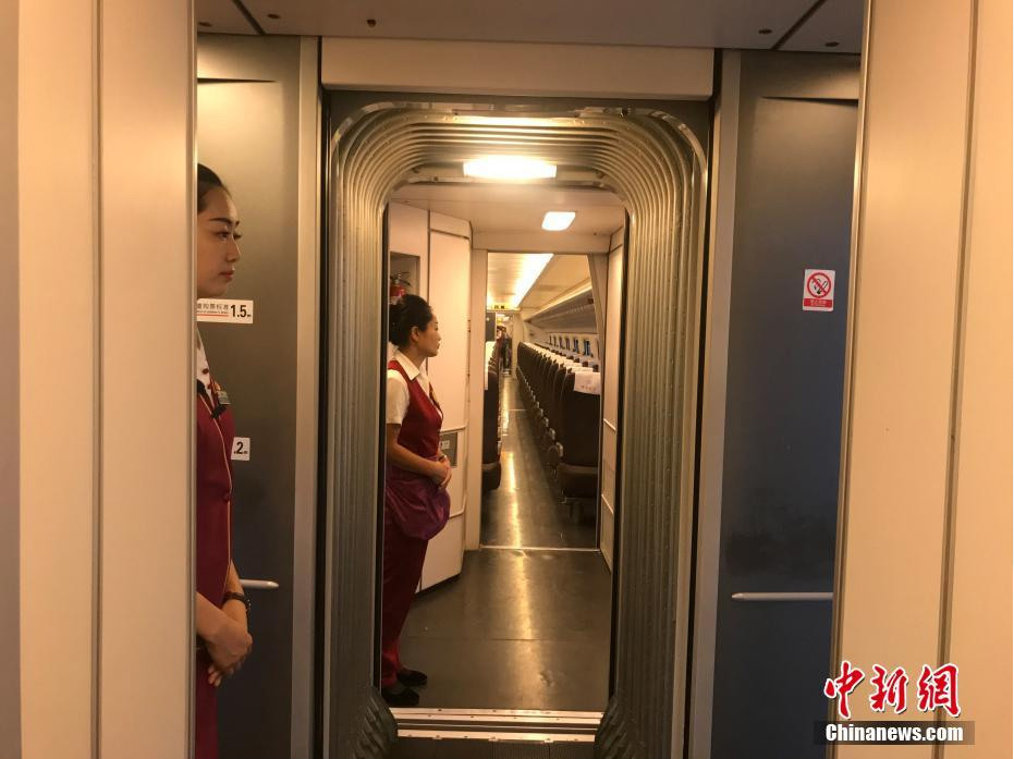 The inside of a bullet train running from Beiijng South Railway Station to Xiongan New Area on July 6, 2017. [Photo/Chinanews.com]