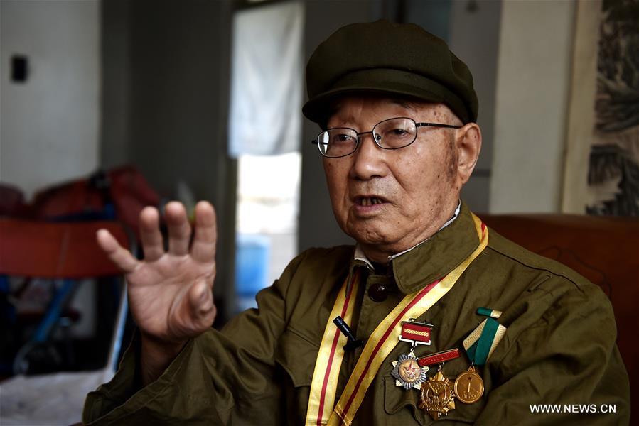 Visiting anti-Japanese war veterans fighting for China
