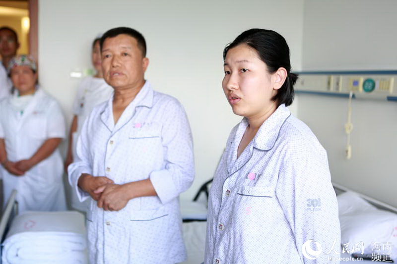 Photo story: Female teacher donates liver to save dying father in Hainan