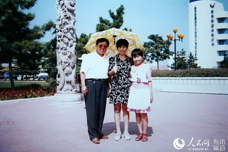 Photo story: Female teacher donates liver to save dying father in Hainan