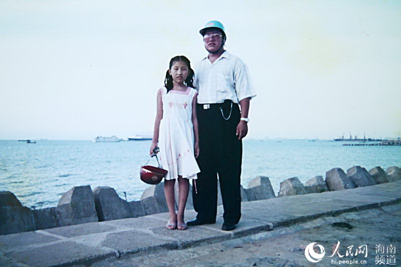 Photo story: Female teacher donates liver to save dying father in Hainan