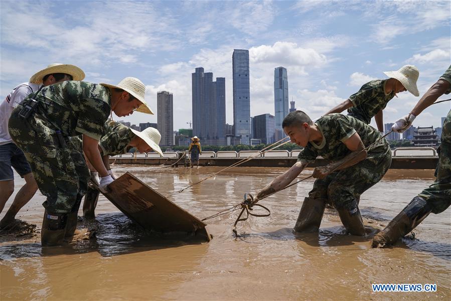 Water level of Xiangjiang river Changsha section drops below warning level