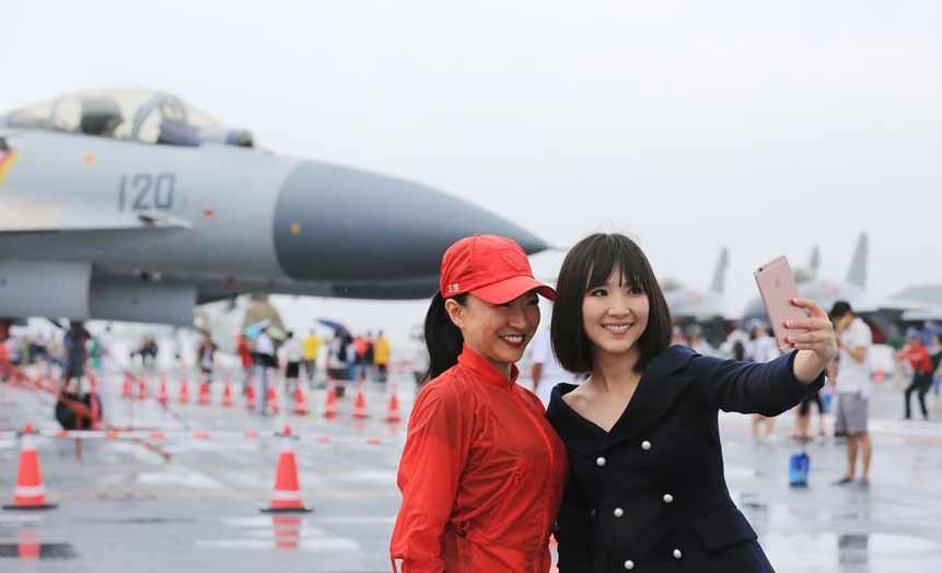 Chinese aircraft carrier formation opens for public visit