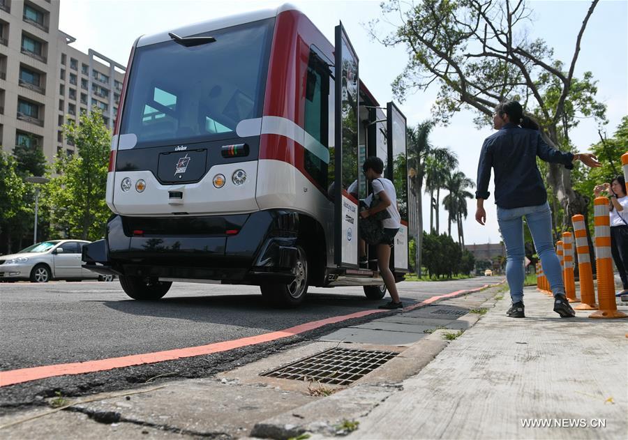 Taiwan's 1st unmanned bus starts test run in Taipei