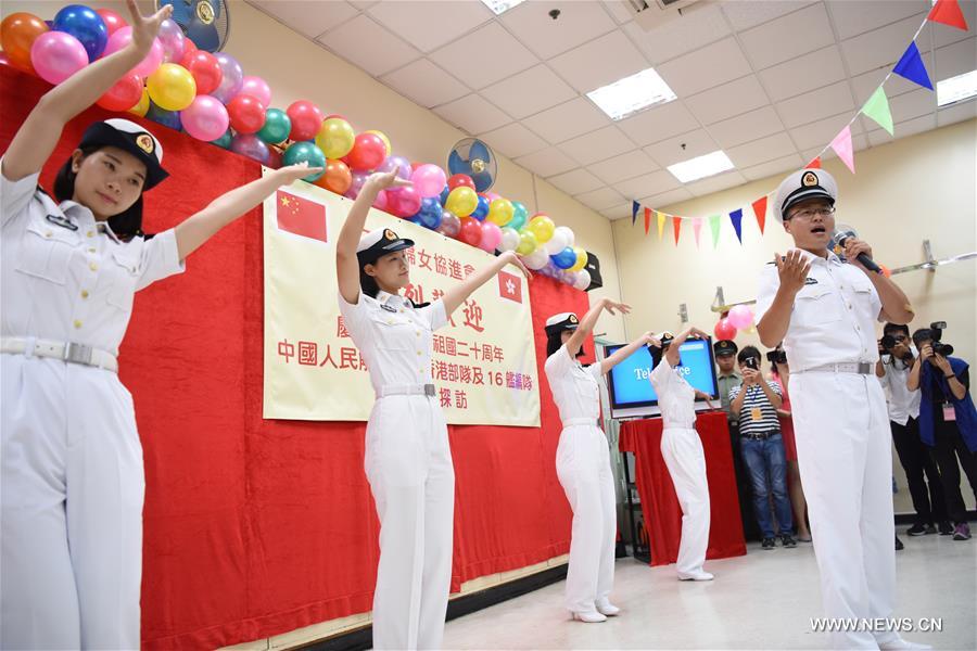 Soldiers, officers of aircraft carrier Liaoning visit elders in HK