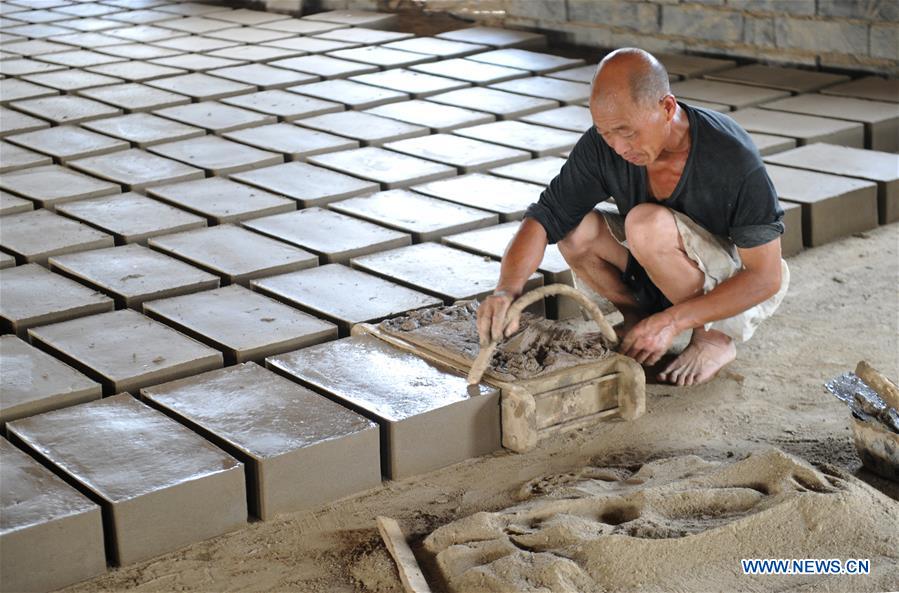 Factory in N China's Hebei produces handmade antiqued bricks