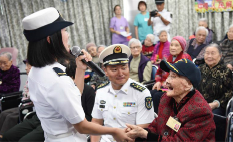 Soldiers of aircraft carrier Liaoning visit elders in HK