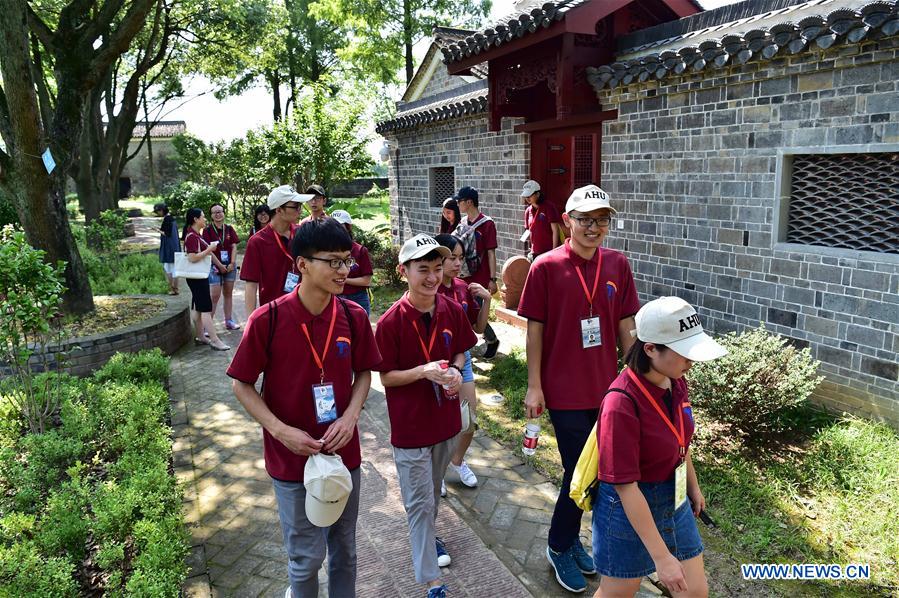 College students from mainland, Taiwan attend activities in E China