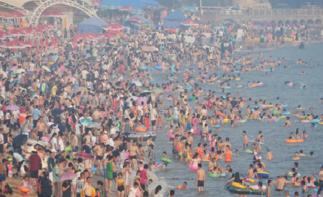 Blistering heat waves sweeps across China