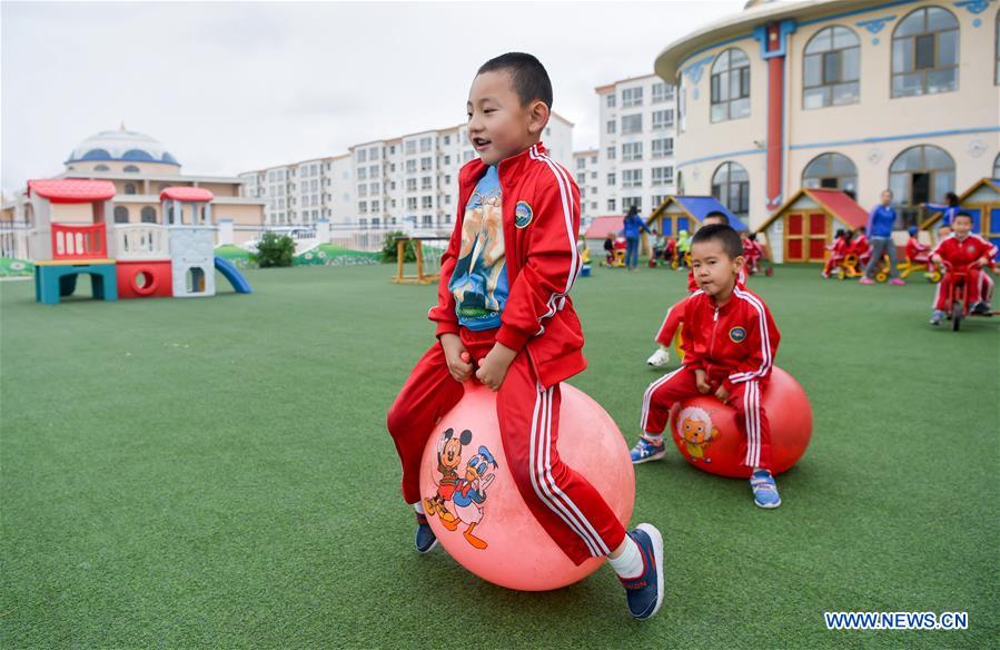Students receive bilingual education in N China's Inner Mongolia