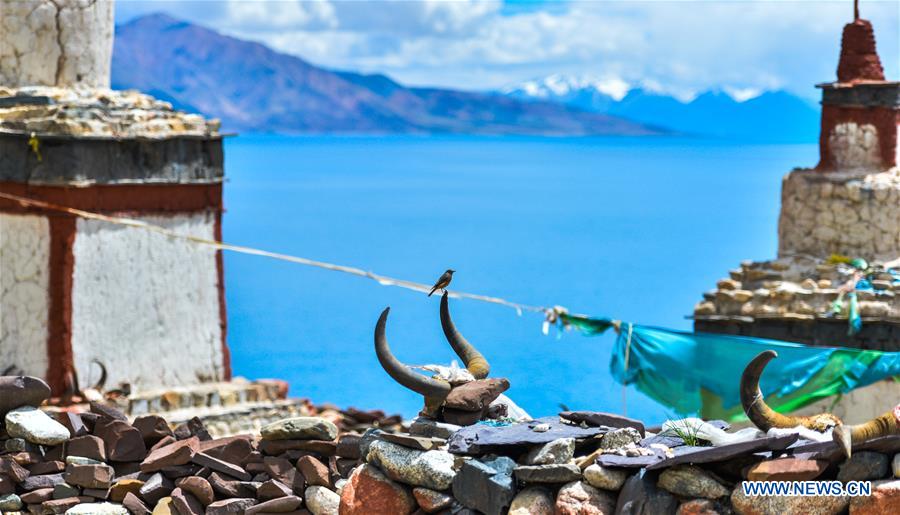 Scenery of Tangra Yumco Lake in China's Tibet