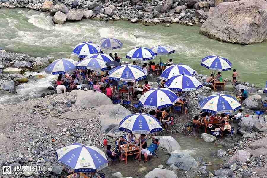 Chengdu locals play Mahjong in river to escape lingering heat wave