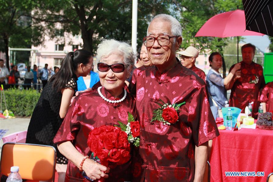 Thirty couples celebrate golden marriage in Chengde, China's Hebei